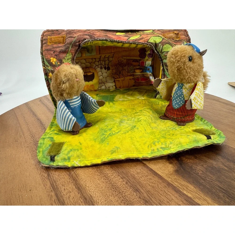 VTG 1979 Fisher Price Woodsey Squirrel Family Log House Playset